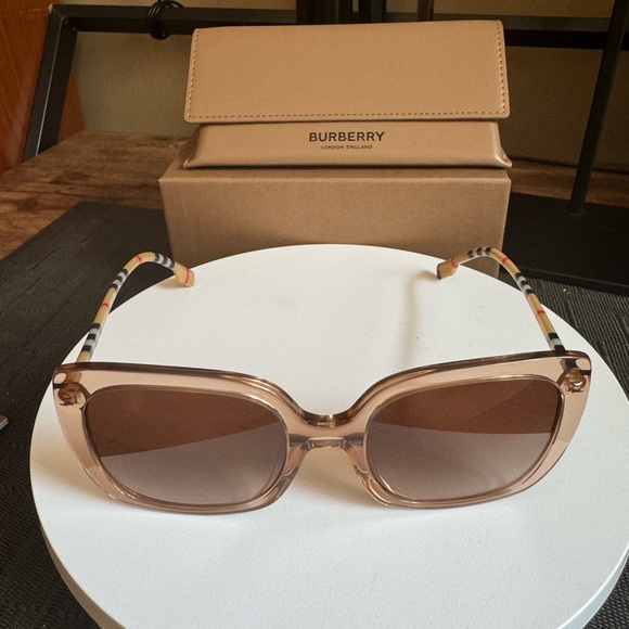 BNIB Authentic Burberry BE4323 “Caroll” Sunglasses-Peach/Gradient Brown/Nova Chk - Picture 4 of 17